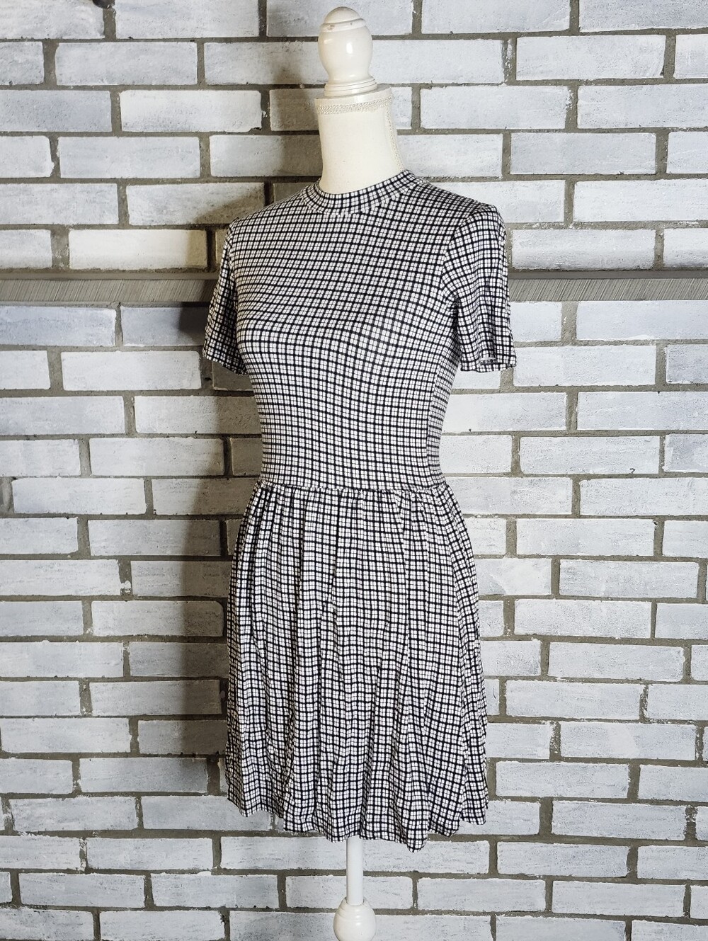 • Forever 21 Short Sleeve Check Print Open Back A-Line Dress Small Black & White